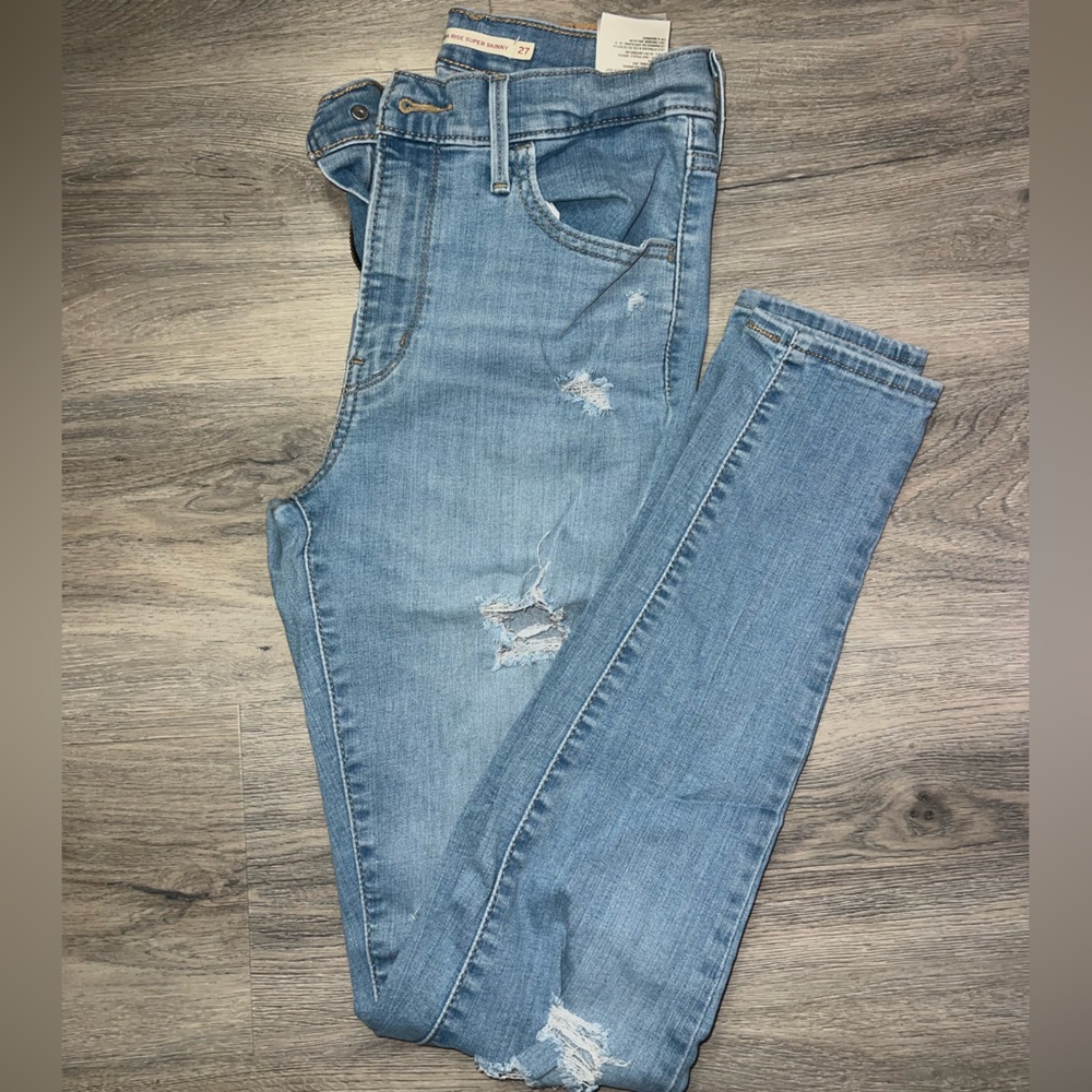 Womans Levi’s Jeans